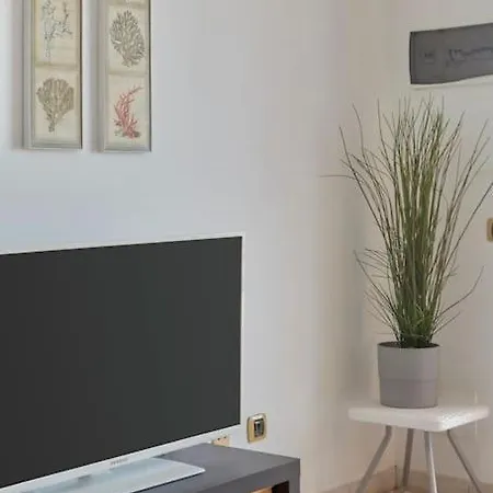 Duplex Ilic Sea Views,front Line,10 Min To Marina 公寓 *